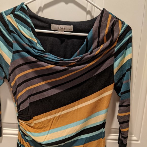 Curvy multi colored cowl-neck dress - Picture 4 of 5